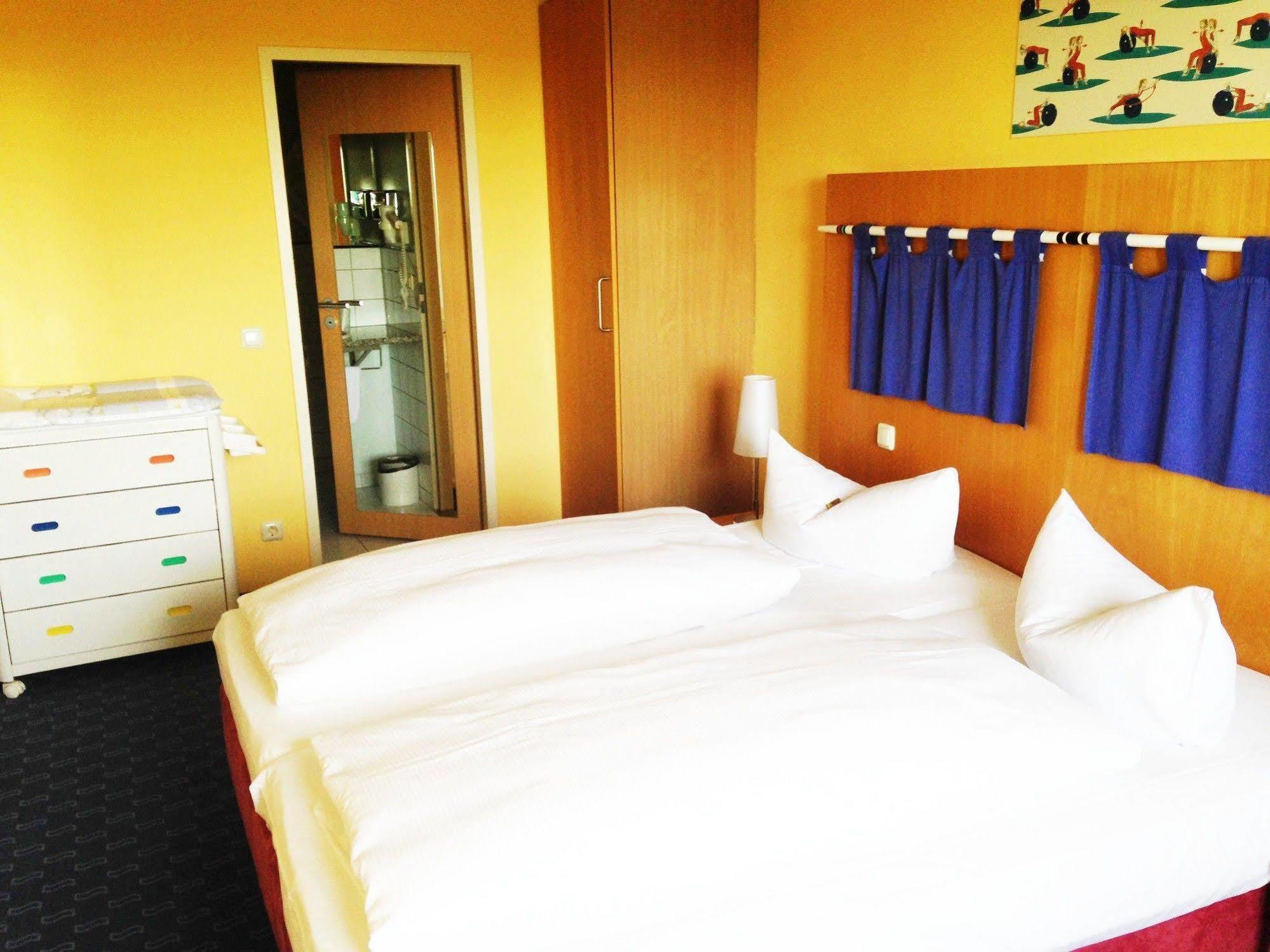Hotel Am Buehl Айбенщок Екстериор снимка