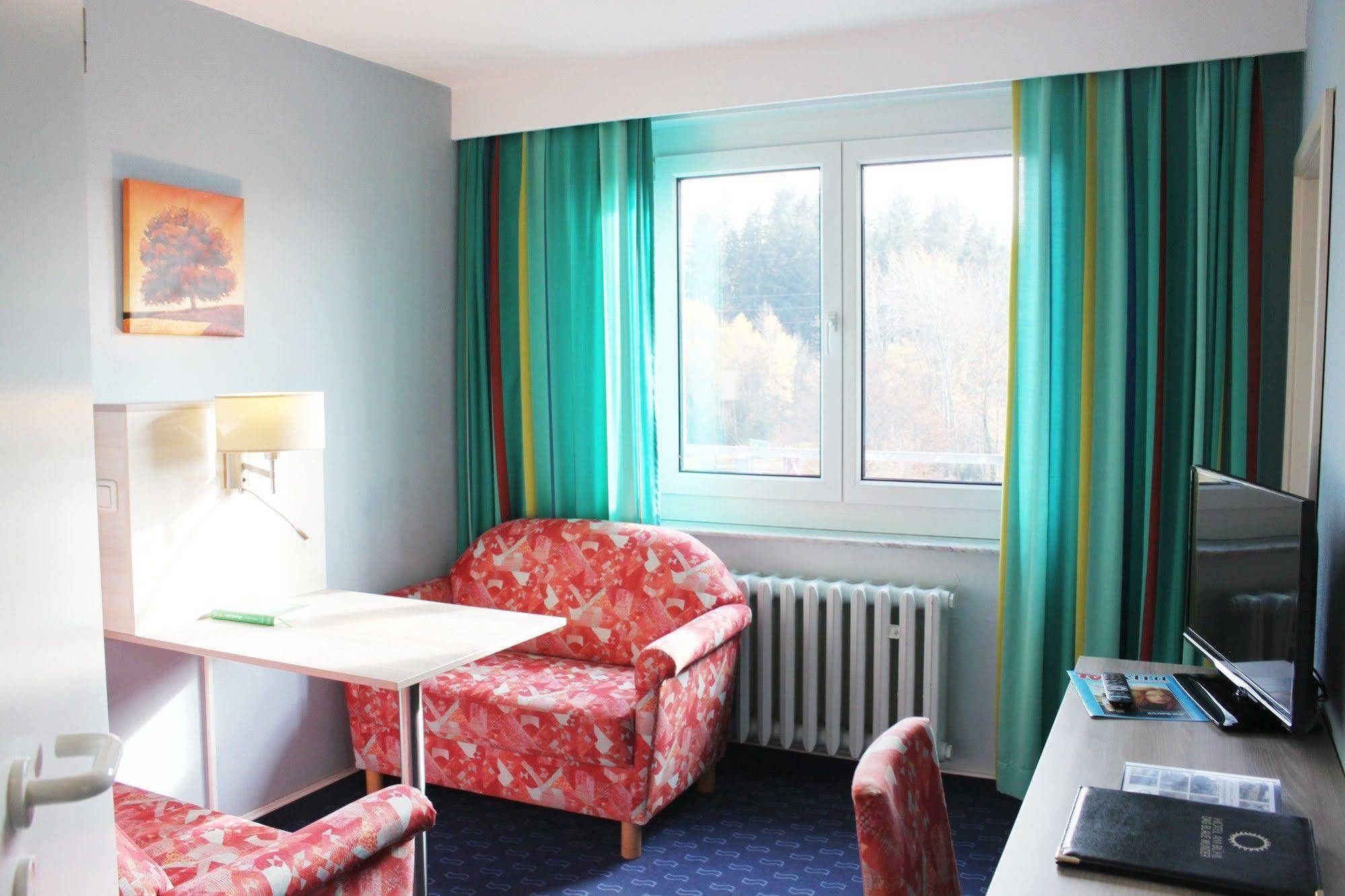 Hotel Am Buehl Айбенщок Екстериор снимка