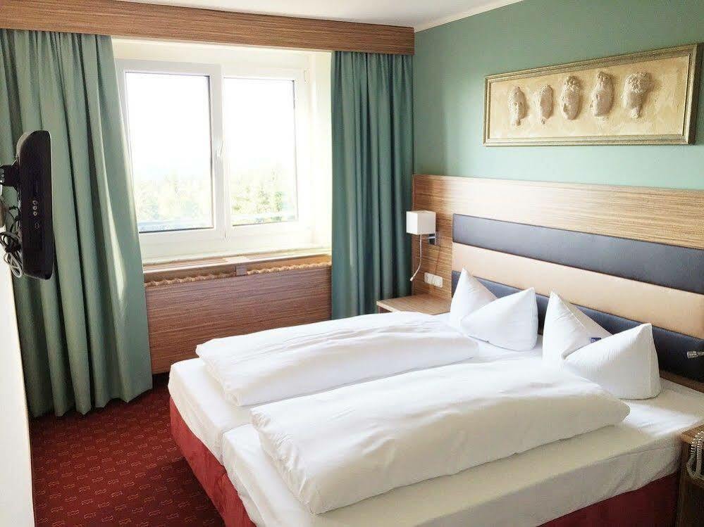 Hotel Am Buehl Айбенщок Екстериор снимка